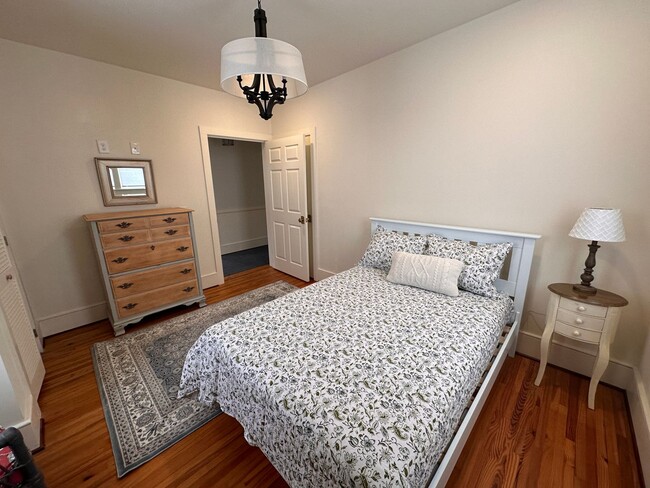 Building Photo - Historic Downtown Wilmington Furnished 3 B...