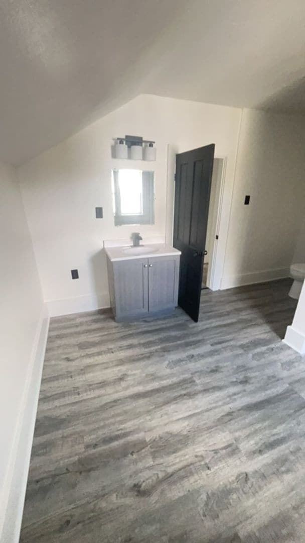 Building Photo - 4 Bedroom Single Family Home Available!