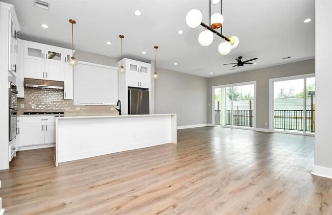 Building Photo - 410 E 41st St
