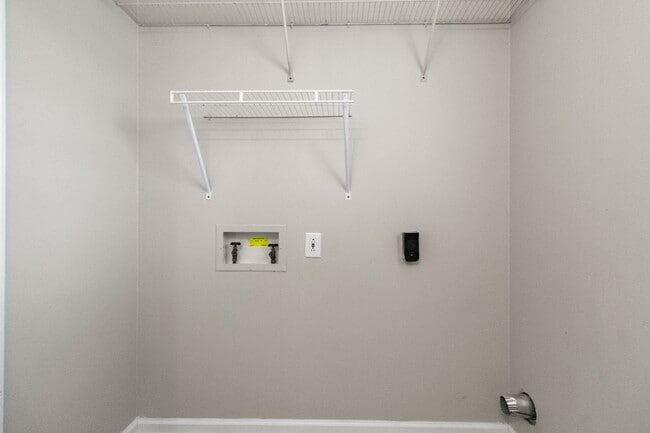 Building Photo - 3437 Kingfisher Dr