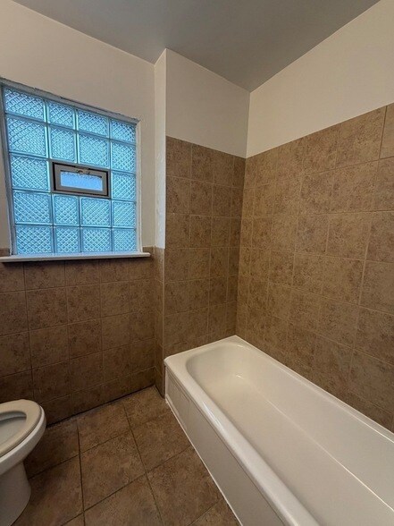 Building Photo - 312 E 83rd St