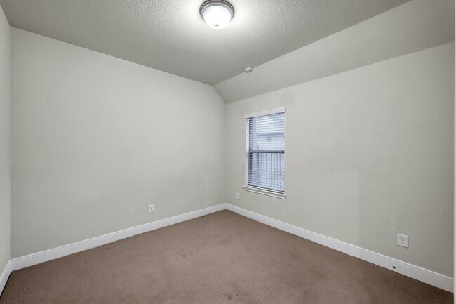 Building Photo - 126 Pioneer Canyon Pl