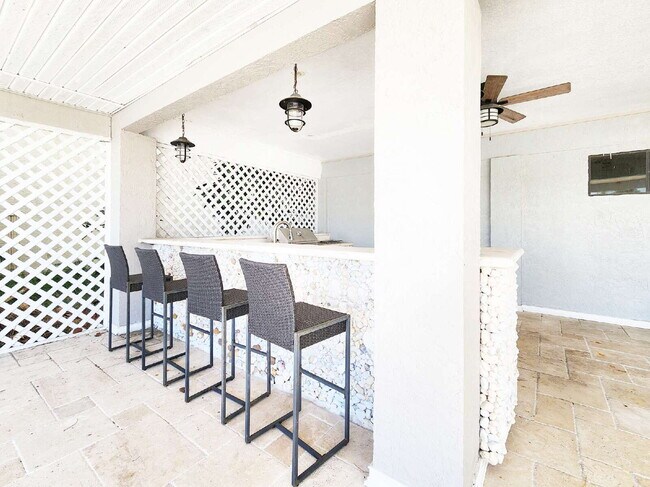 Building Photo - "3-Bed, 3-Bath Gem in New Port Richey with 2,233 Sq Ft of Living Space!"