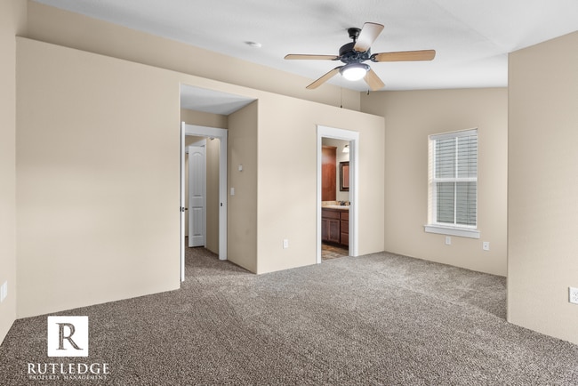 Building Photo - Gorgeous Townhome in Historic Jacksonville / 2 Master Suites