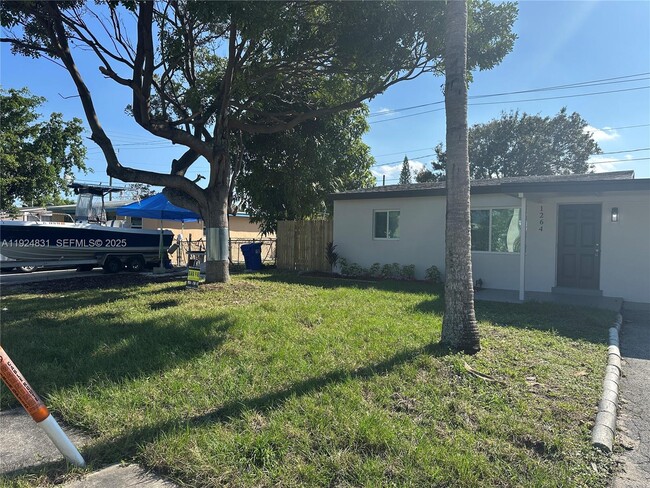 Building Photo - 1264 NE 25th Ct