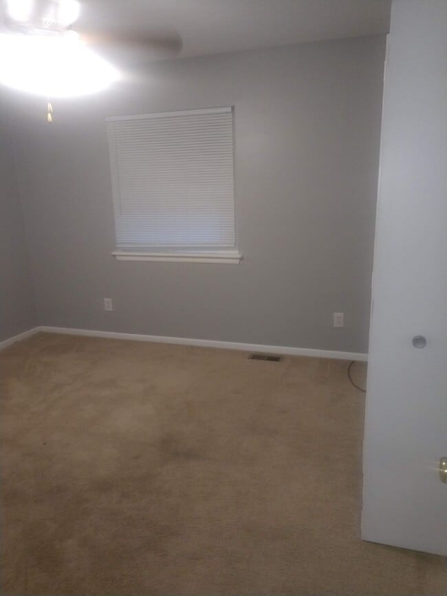 Building Photo - Three Bedroom Ranch Available July 2026!