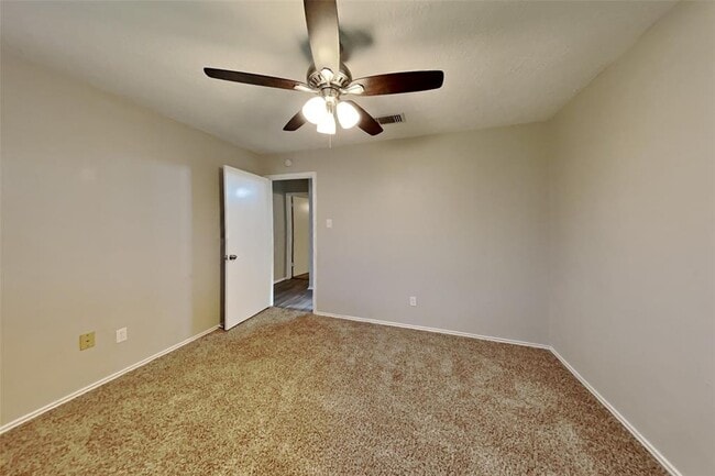Building Photo - 11914 Osage Park Dr