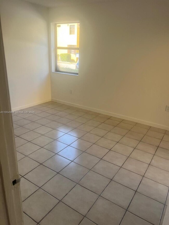 Building Photo - 526 NW 114th Ave