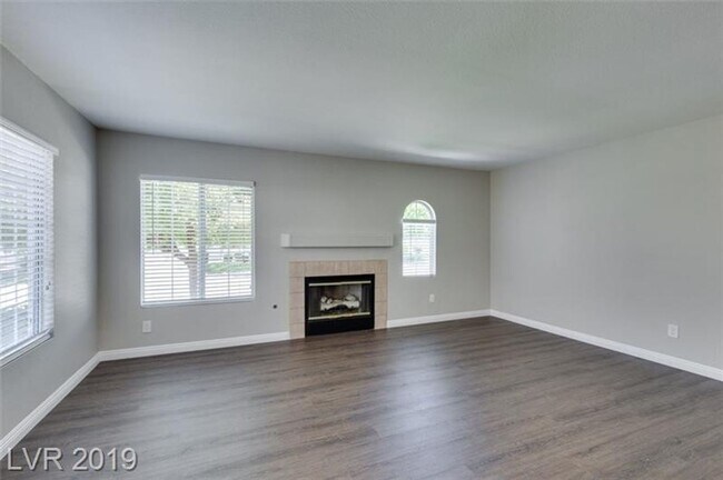 Building Photo - Charming 3-Bedroom Henderson Townhome