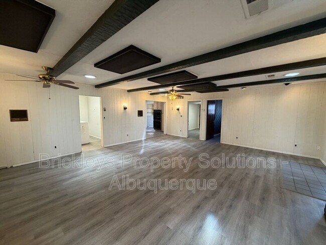 Building Photo - 337 Glorieta St NE