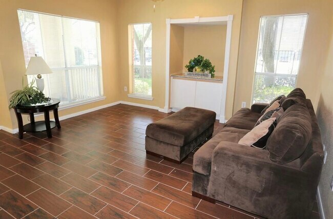 Building Photo - 1330 Old Spanish Trl