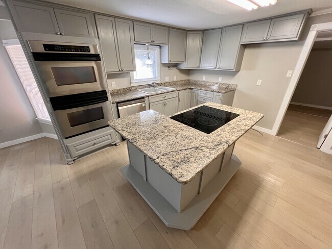 Building Photo - 5638 Curzon Ave