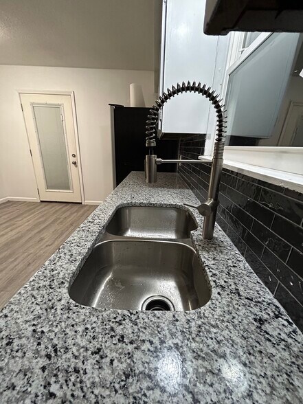 Building Photo - 2725 Ponderosa Dr