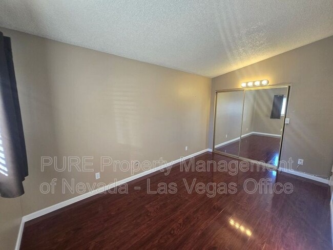 Building Photo - 4270 Rollingstone Dr