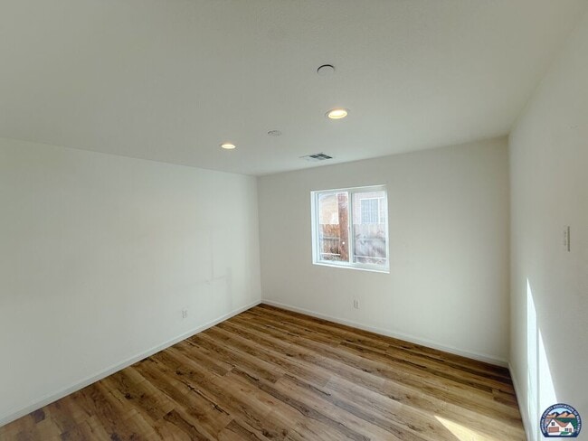 Building Photo - 912 Fourth St