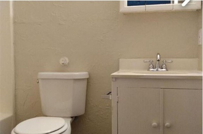 Building Photo - Cozy 2 Bed, 2 Bath Home in Vibrant Old East Dallas