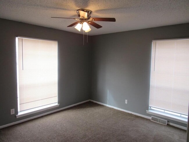 Building Photo - 8705 Countryshire Lane - Unit #1