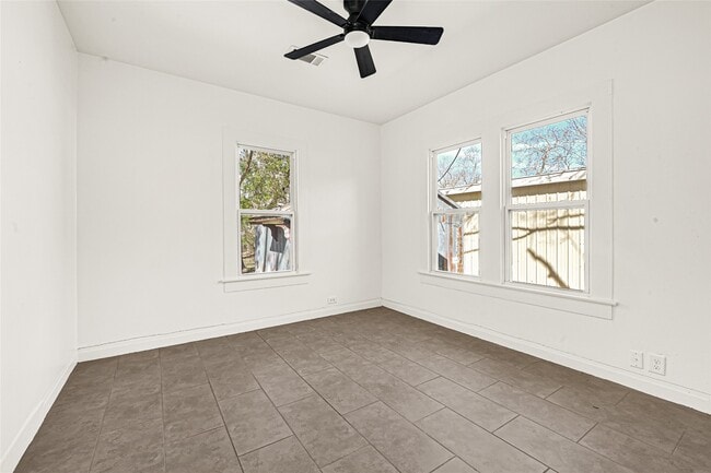 Building Photo - 830 Ross St