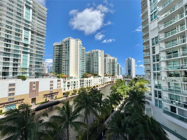 Building Photo - 16500 Collins Ave