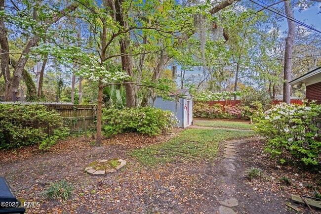 Building Photo - 2411 Acorn Hill Ave