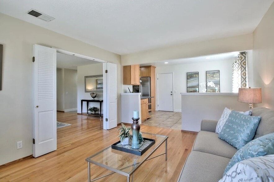 Building Photo - 4131 Briarglen Dr