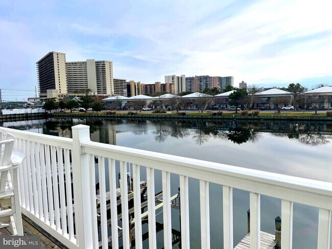 Building Photo - 117 Newport Bay Dr