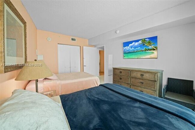 Building Photo - 150 Sunny Isles Blvd