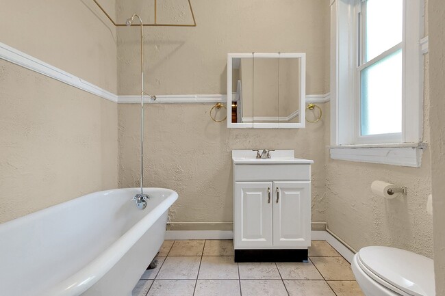 Building Photo - Shaw-ty is a 10