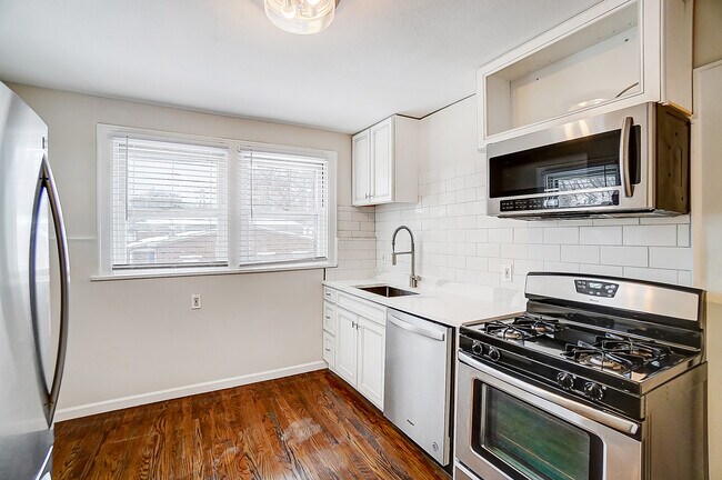 Kitchen - 213 Bodmann Ave