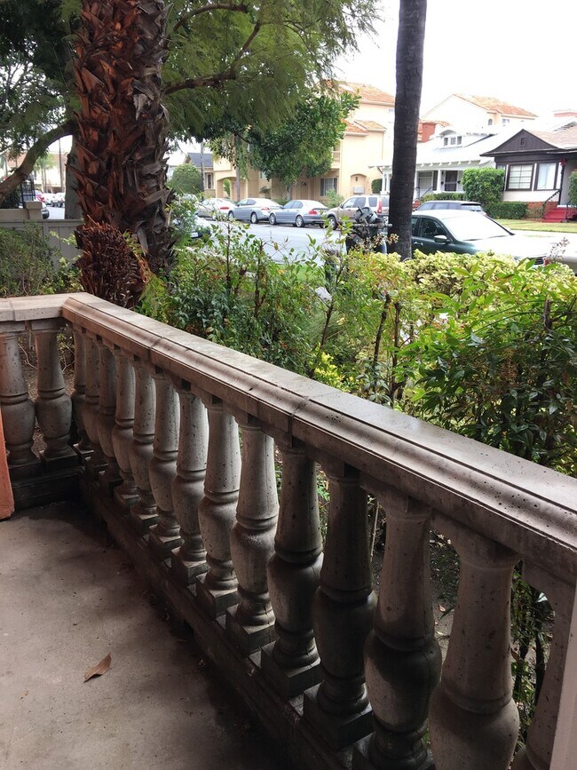 Building Photo - Gorgeous fully furnished 3 bedroom, 2 bath...
