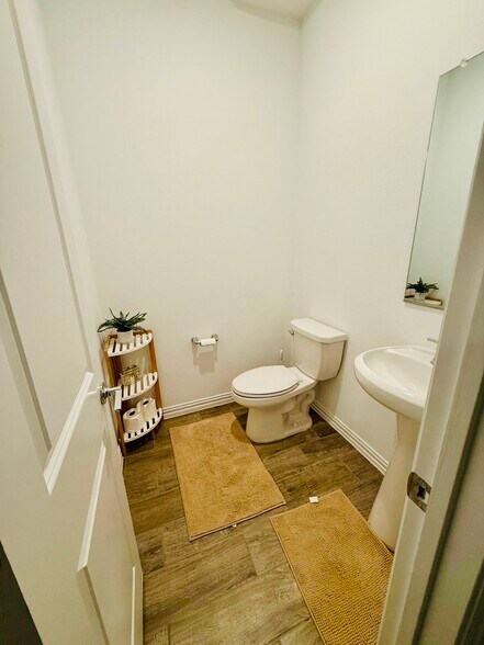 Powder Room - Half Bath - 3421 Goose Ln