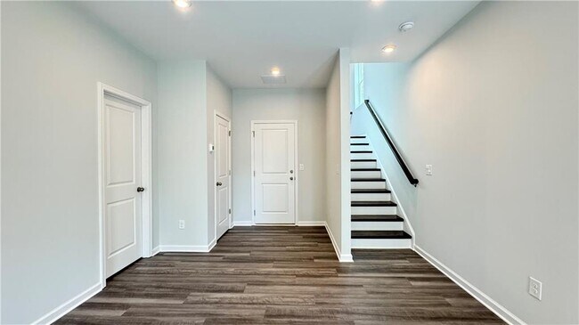 Building Photo - 1479 Creekside Cir NW