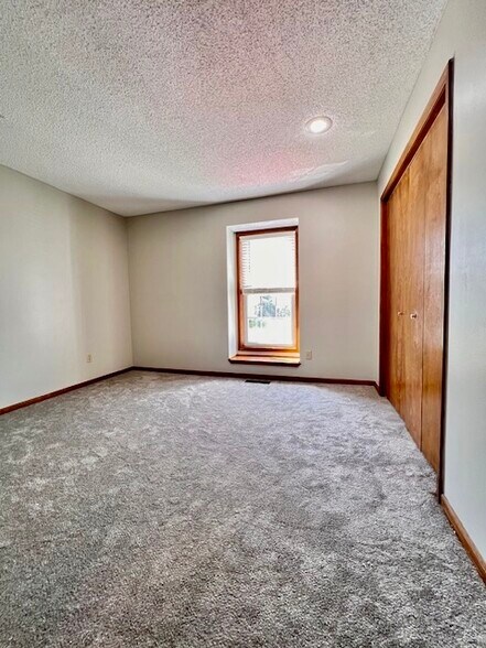 Building Photo - 1220 SE 8th St