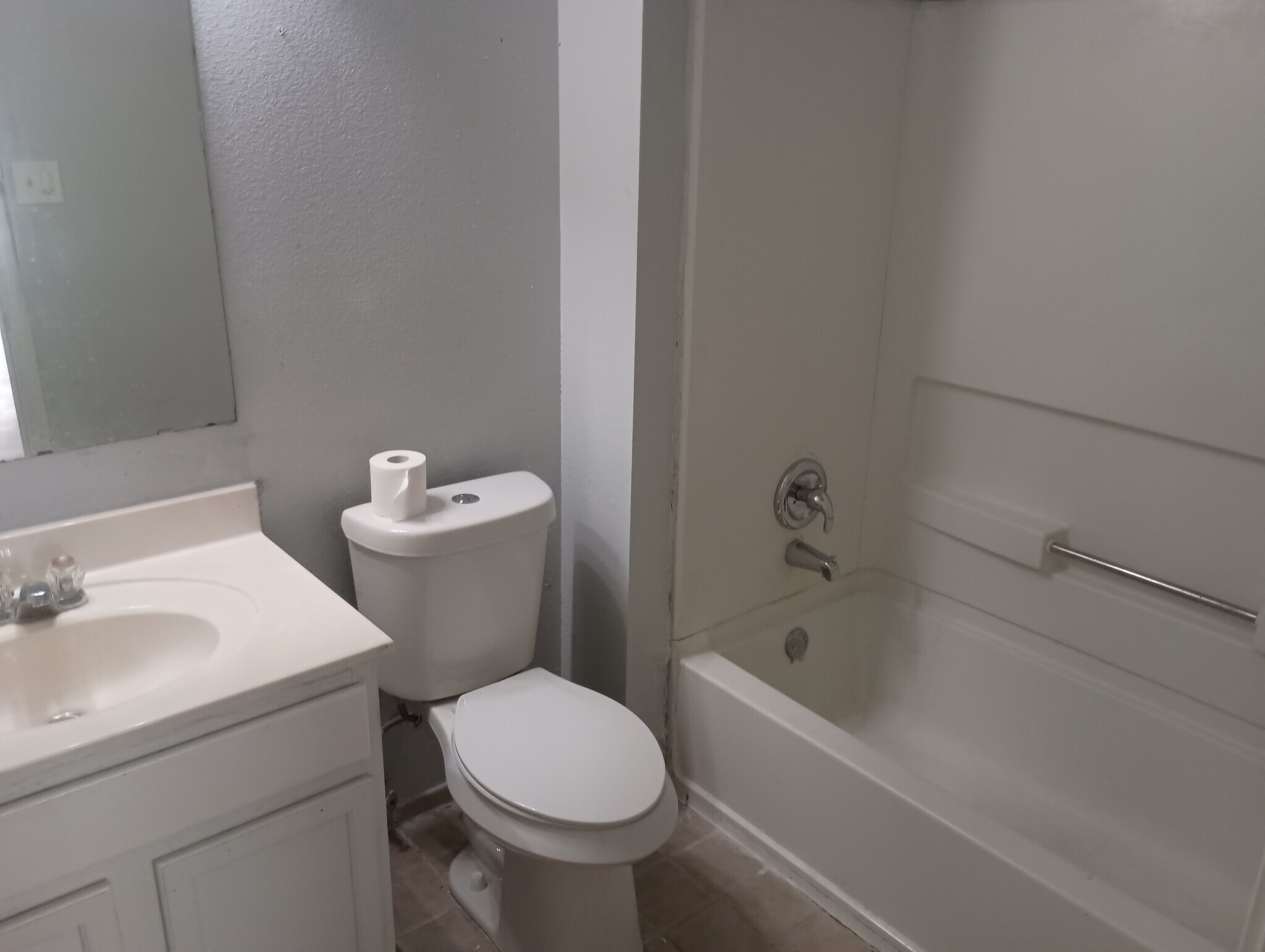 Building Photo - Room in House on Mallow Grove
