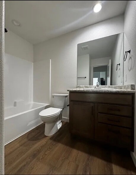 Building Photo - 719 S Bellflower Dr