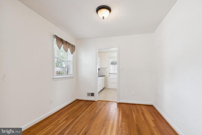 Building Photo - 9923 Mayfield Dr
