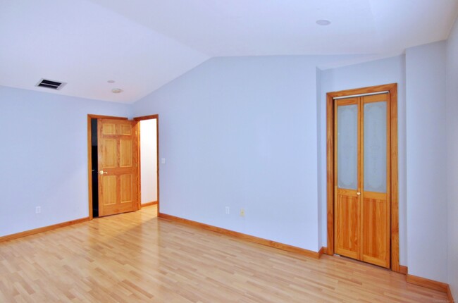 Building Photo - 290 Folino Dr