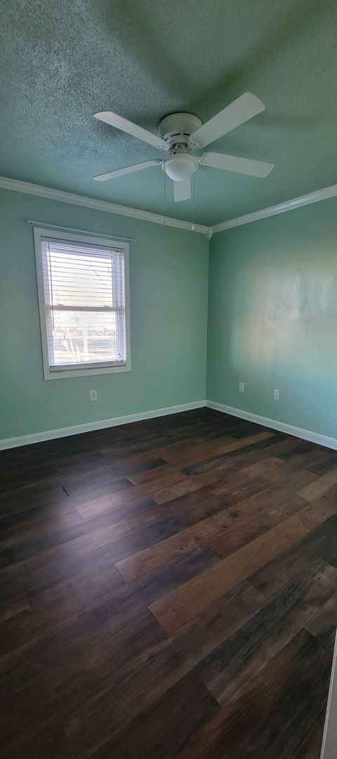 Building Photo - Ready to Move in