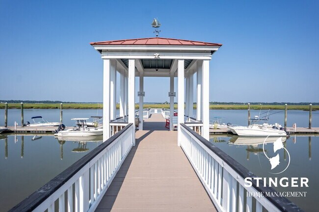 Building Photo - 14 Hayek St