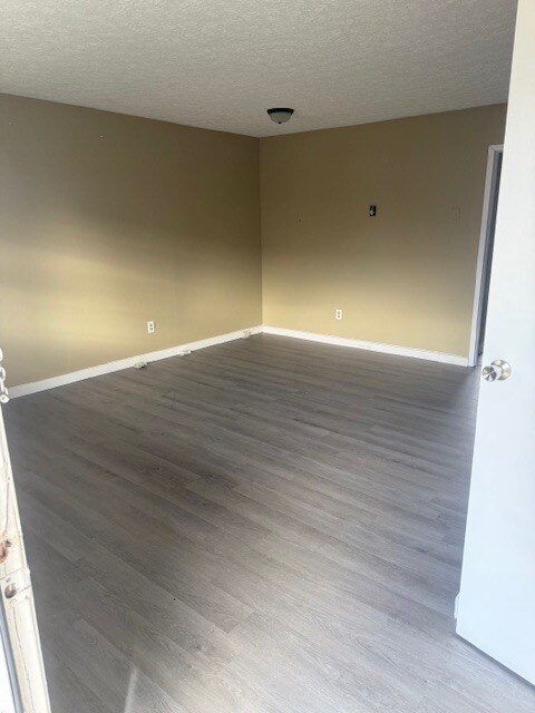 Building Photo - 204 N Warren St