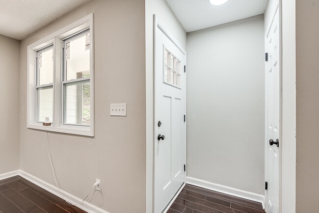 Building Photo - 4110 Bowers Pointe Dr SW