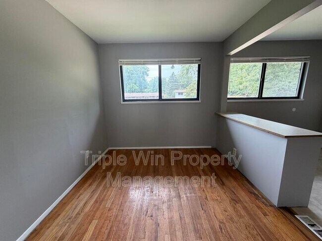 Building Photo - 10319 Varnum Dr