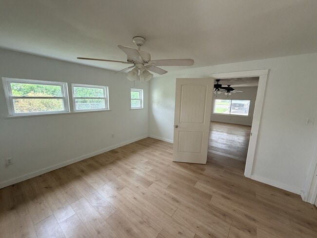 Building Photo - 421 N Archer St