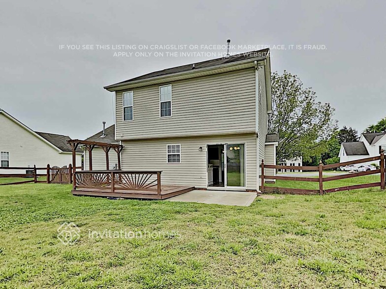 Building Photo - 2204 Genesis Dr