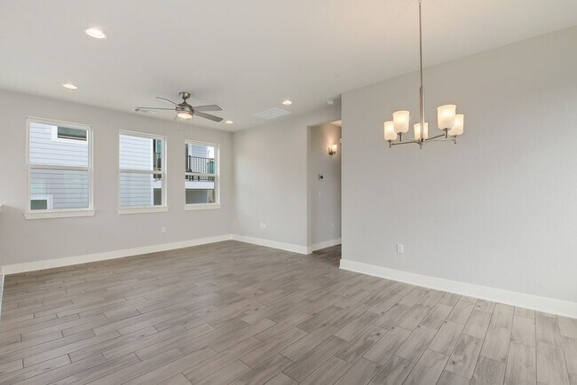 Building Photo - Gorgeous Edgewick Condo
