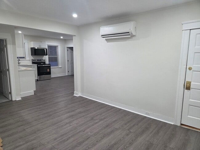 Building Photo - 11 Rice Ave