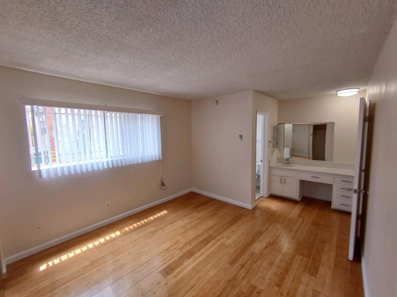 Building Photo - 2635 5th St