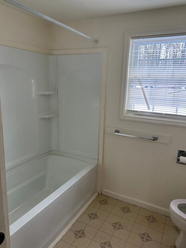 Building Photo - 109 Brylin Dr