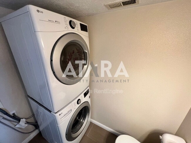 Building Photo - 1423 Salvia Pl