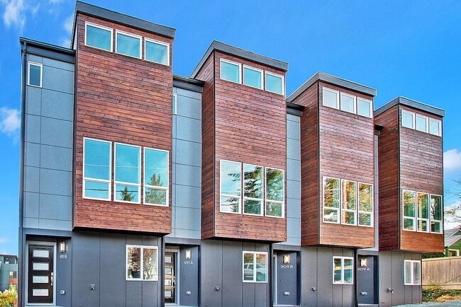 Primary Photo - Spacious 3 Bed / 3.5 Bath Seattle Townhome!